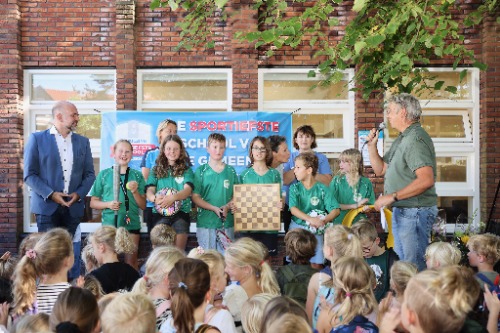 prijsuitreiking winnaar sportiefste school van Velsen 2023 Bosbeekschool